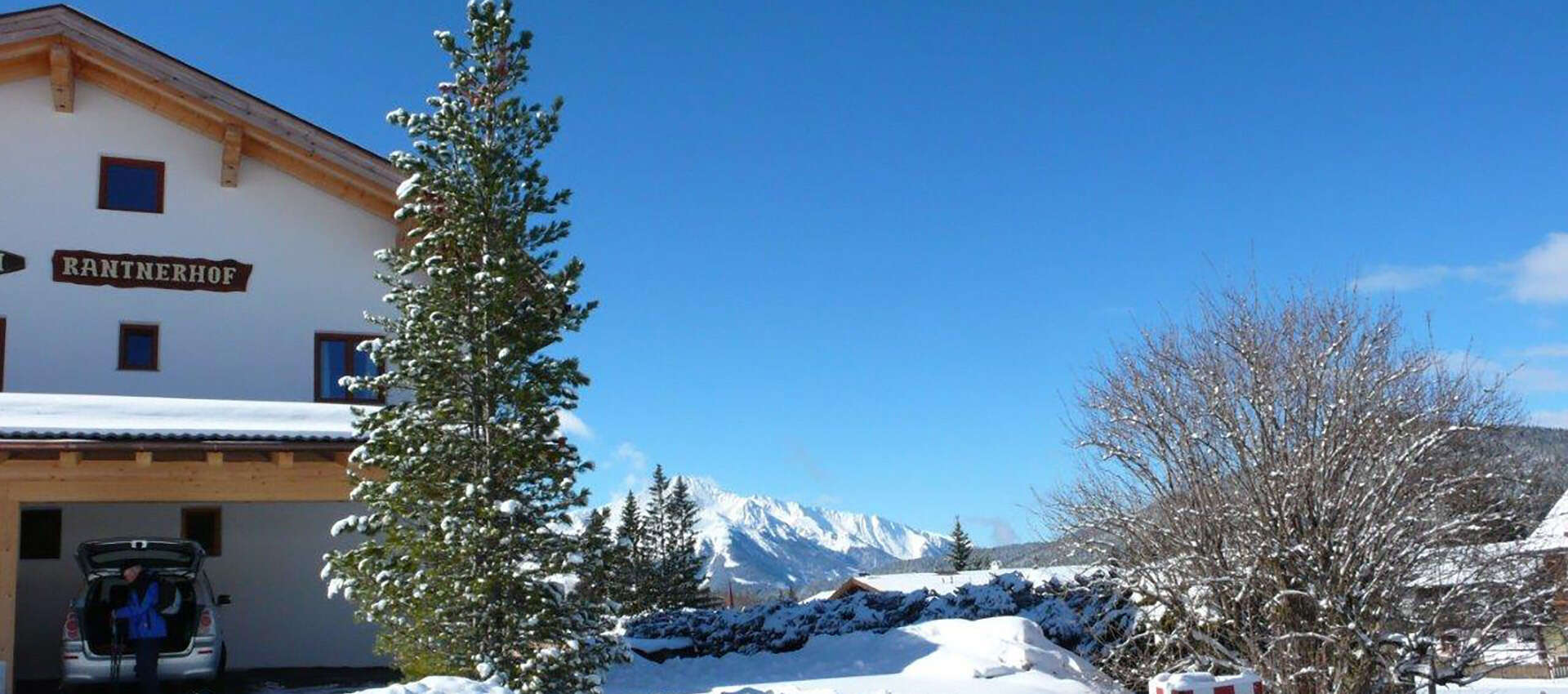 Rantnerhof Hausansicht im Winter in Seefeld